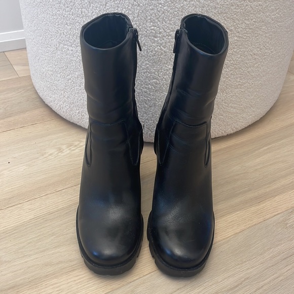 High heeled ankle boots with lugg sole - Picture 2 of 7